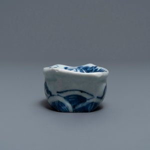 Een Chinese blauw-witte ‘Hansje in de kelder’ kop, Transitie periode — foto 3