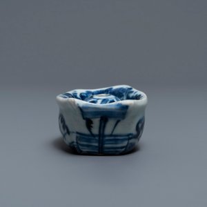 Een Chinese blauw-witte ‘Hansje in de kelder’ kop, Transitie periode — foto 5
