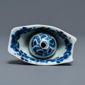 Een Chinese blauw-witte ‘Hansje in de kelder’ kop, Transitie periode — foto 6