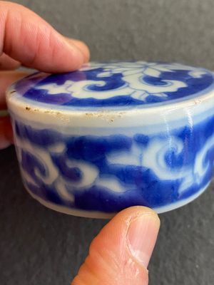 Een Chinese blauw-witte Hatcher-type dekselvaas, Shunzhi — foto 14