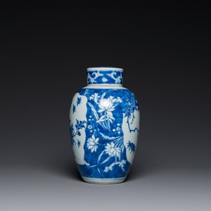 Een Chinese blauw-witte Hatcher-type dekselvaas, Shunzhi — foto 5