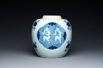 Een Chinese blauw-witte 'Hehe Erxian' pot, Kangxi
