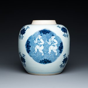 Een Chinese blauw-witte 'Hehe Erxian' pot, Kangxi — foto 2