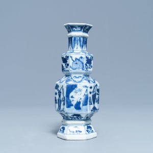 Een Chinese blauw-witte hexagonale vaas, Kangxi — foto 5