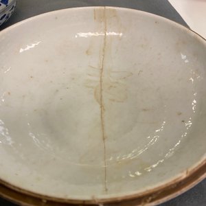 Een Chinese blauw-witte 'honderd jongens' dekseldoos, Wanli merk en periode — foto 15