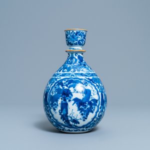 Een Chinese blauw-witte hookah-basis met eekhoorns en druivenranken, Kangxi — foto 2