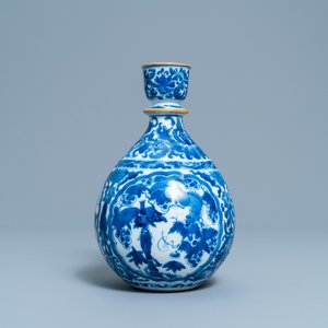 Een Chinese blauw-witte hookah-basis met eekhoorns en druivenranken, Kangxi — foto 3