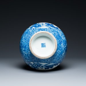 Een Chinese blauw-witte 'hu' vaas met olifantenoren, Qianlong merk, Republiek — foto 6