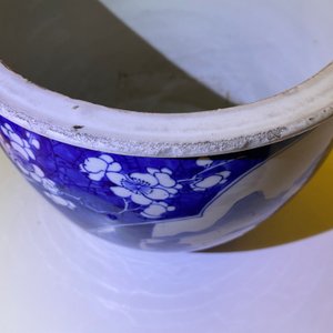 Een Chinese blauw-witte jardinière, Kangxi — foto 11