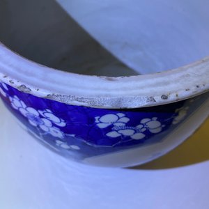 Een Chinese blauw-witte jardinière, Kangxi — foto 14