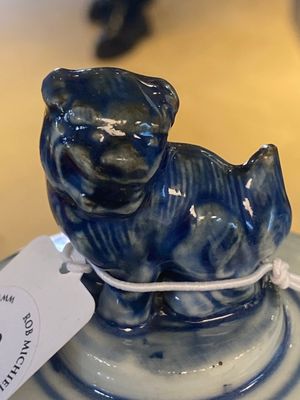 Een Chinese blauw-witte 'Jia Guan Jin Jue 加官晉爵' dekselvaas, Transitie periode — foto 6