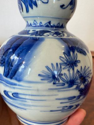 Een Chinese blauw-witte kalebasvaas met een geleerde en twee studenten, Transitie periode — foto 10