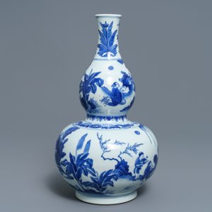 Een Chinese blauw-witte kalebasvaas met figuratief decor, Transitie periode — foto 2