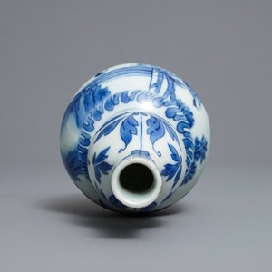 Een Chinese blauw-witte kalebasvaas met figuratief decor, Transitie periode — foto 6