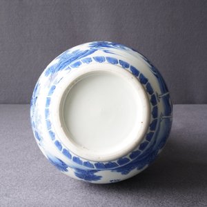 Een Chinese blauw-witte kalebasvaas met figuratief decor, Transitie periode — foto 11