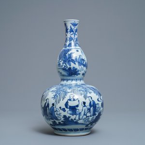 Een Chinese blauw-witte kalebasvaas met figuratief decor, Transitie periode — foto 1
