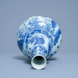 Een Chinese blauw-witte kalebasvaas met figuratief decor, Transitie periode — foto 5