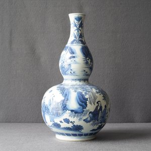 Een Chinese blauw-witte kalebasvaas met figuratief decor, Transitie periode — foto 7