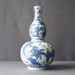 Een Chinese blauw-witte kalebasvaas met figuratief decor, Transitie periode — foto 9