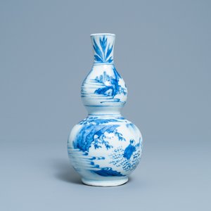 Een Chinese blauw-witte kalebasvaas met figuren in een landschap, Transitie periode — foto 3