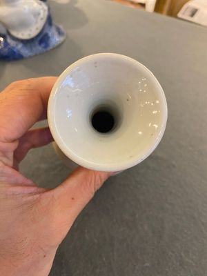 Een Chinese blauw-witte kalebasvaas met lichtbruine fondkleur, Kangxi — foto 3