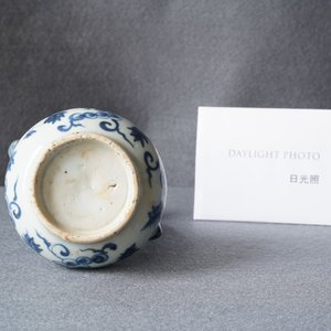 Een Chinese blauw-witte kan met druiventrossen, Ming — foto 12