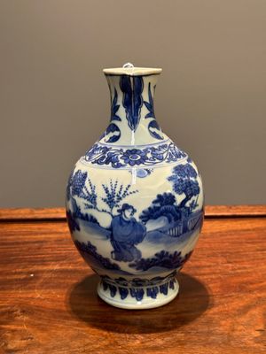 Een Chinese blauw-witte kan met figuren in een landschap, Transitie periode — foto 2