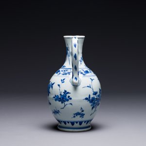 Een Chinese blauw-witte kan met floraal decor, Transitie periode — foto 2
