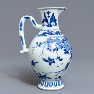 Een Chinese blauw-witte kan met floraal decor, Transitie periode — foto 2