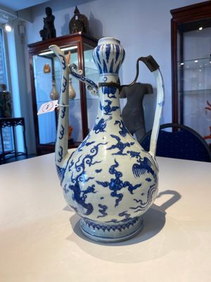 Een Chinese blauw-witte kan met kraanvogels tussen wolken, Chang Ming Fu Gui 長命富貴 merk, Ming — foto 1