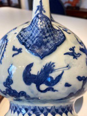 Een Chinese blauw-witte kan met kraanvogels tussen wolken, Chang Ming Fu Gui 長命富貴 merk, Ming — foto 9