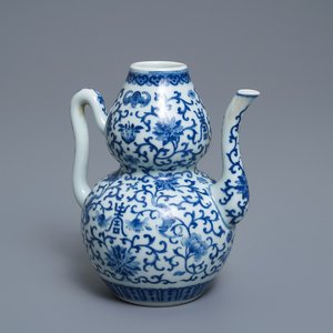 Een Chinese blauw-witte kan met vleermuizen en Shou-symbolen, 19e eeuw — foto 1