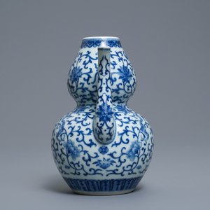 Een Chinese blauw-witte kan met vleermuizen en Shou-symbolen, 19e eeuw — foto 3