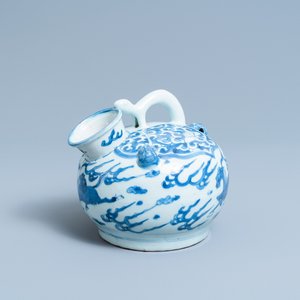 Een Chinese blauw-witte kan met 'vliegende paarden', Wanli — foto 1