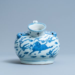 Een Chinese blauw-witte kan met 'vliegende paarden', Wanli — foto 3