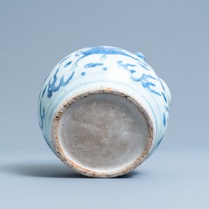 Een Chinese blauw-witte kan met 'vliegende paarden', Wanli — foto 7