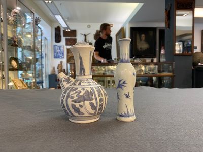 Een Chinese blauw-witte kendi en een vaasje, Hatcher Cargo, Transitie periode — foto 2