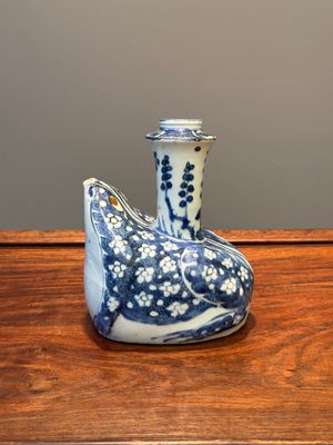 Een Chinese blauw-witte kendi in de vorm van een kikker, Wanli — foto 1