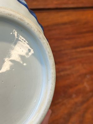 Een Chinese blauw-witte kendi met floraal decor, Kangxi — foto 13