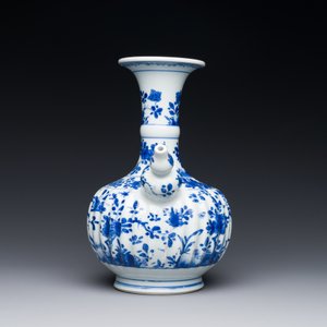Een Chinese blauw-witte kendi met floraal decor, Kangxi — foto 5