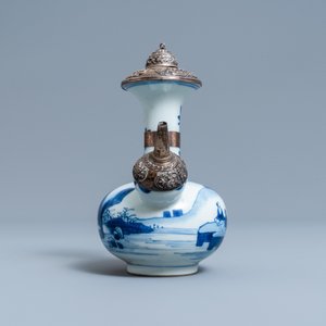 Een Chinese blauw-witte kendi met zilveren montuur, Kangxi — foto 2