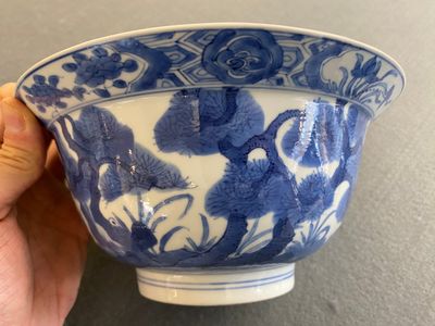 Een Chinese blauw-witte 'klapmuts' kom, Kangxi merk en periode — foto 12