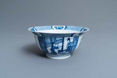 Een Chinese blauw-witte 'klapmuts' kom, Kangxi merk en periode