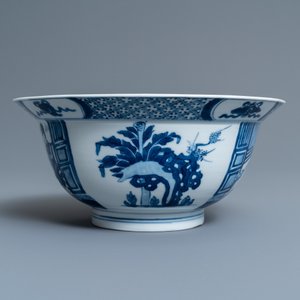 Een Chinese blauw-witte 'klapmuts' kom, Kangxi merk en periode — foto 5