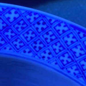 Een Chinese blauw-witte 'klapmuts' kom, Kangxi merk en periode — foto 8
