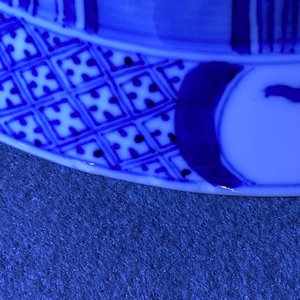 Een Chinese blauw-witte 'klapmuts' kom, Kangxi merk en periode — foto 10