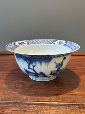 Een Chinese blauw-witte 'klapmuts' kom met een moordscène, Chenghua merk, Kangxi — foto 4