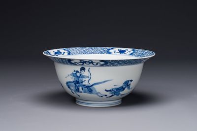 Een Chinese blauw-witte 'klapmuts' kom met een moordscène, Chenghua merk, Kangxi