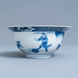 Een Chinese blauw-witte klapmuts kom met een strijdscène, Chenghua merk, Kangxi — foto 6