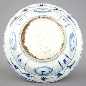 Een Chinese blauw-witte klapmuts kom met een vogel, Wanli, 1573-1619 — foto 2